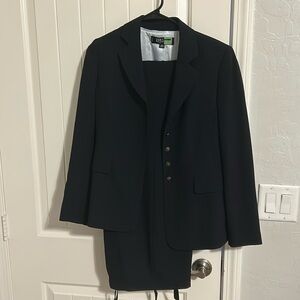 Women classic navy blue size 6P pants suit